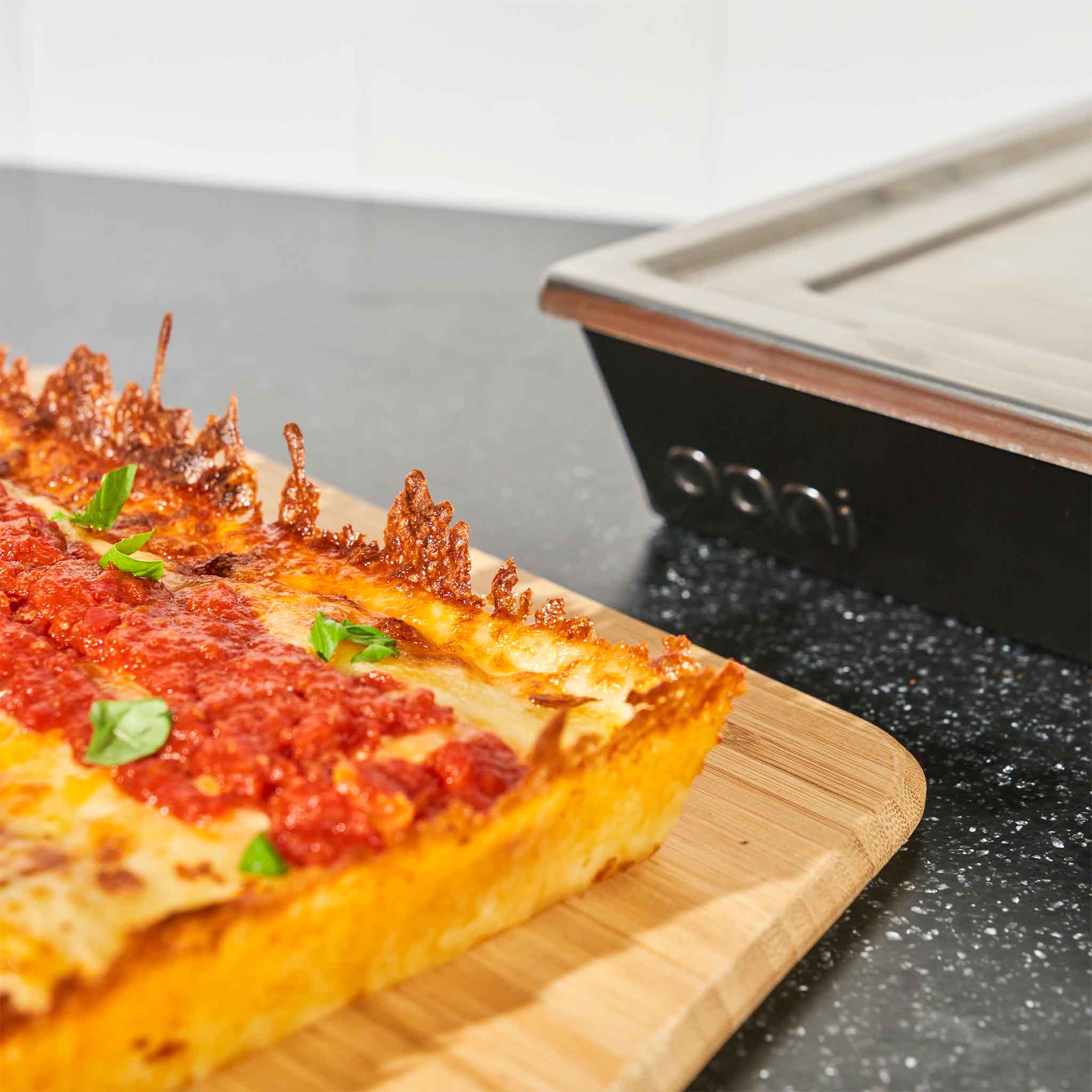 Ooni Pánev na pizzu v Detroitském stylu střední