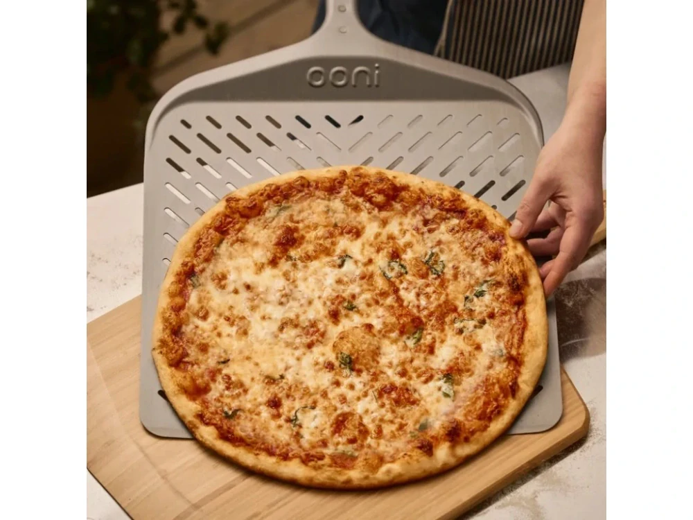 Ooni Signature perforovaná lopata na pizzu 12"